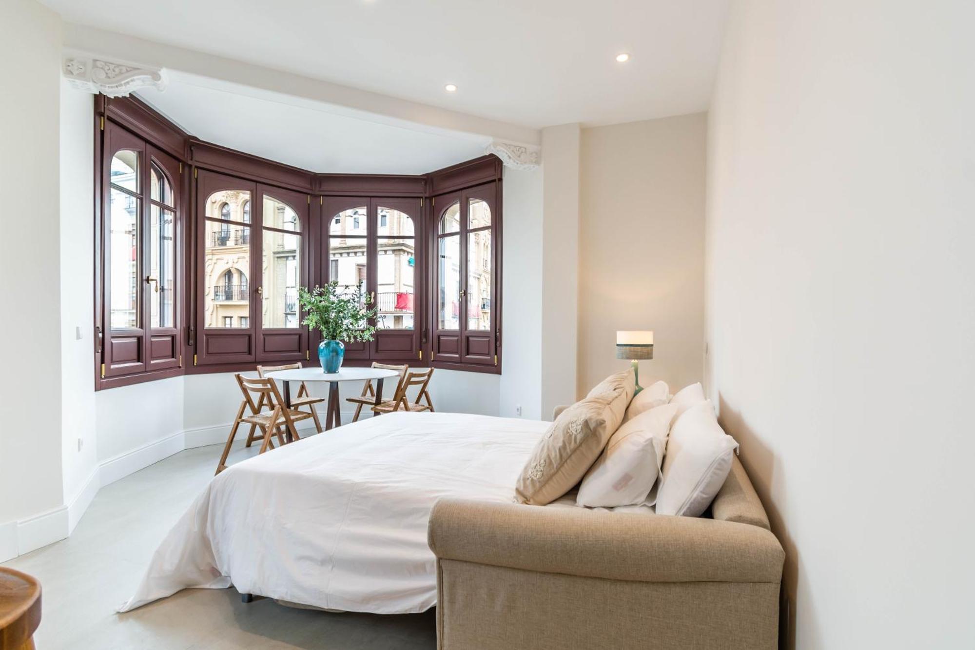 Betis Suites-La Campana Sevilla Buitenkant foto