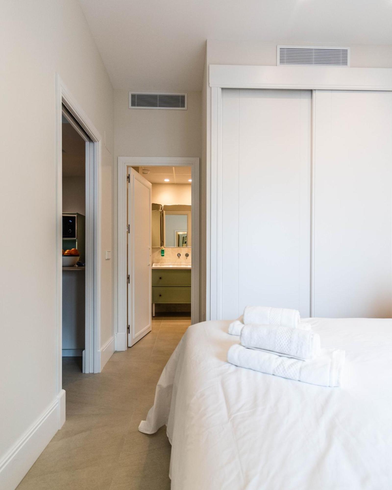 Betis Suites-La Campana Sevilla Buitenkant foto