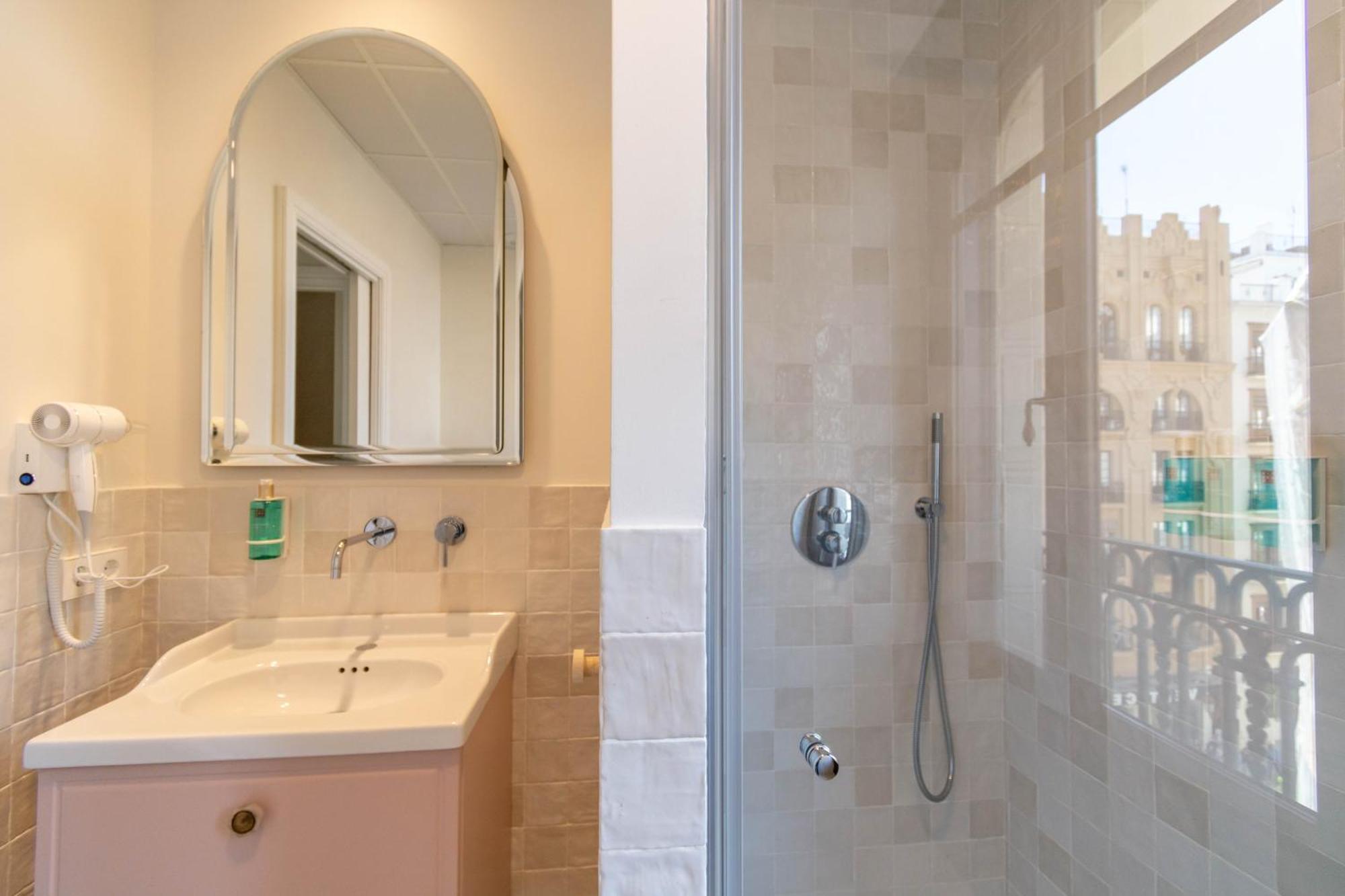 Betis Suites-La Campana Sevilla Buitenkant foto