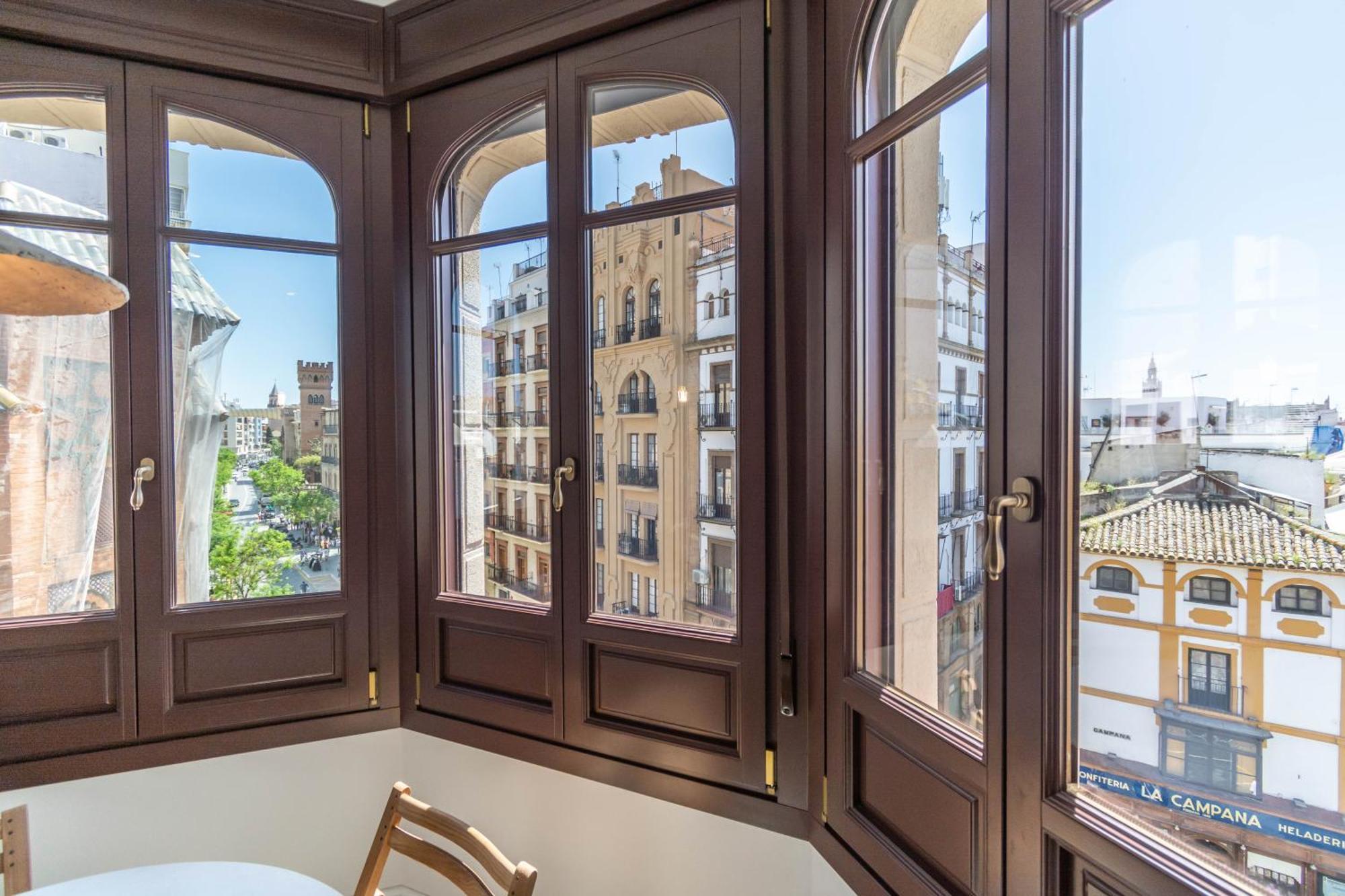 Betis Suites-La Campana Sevilla Buitenkant foto