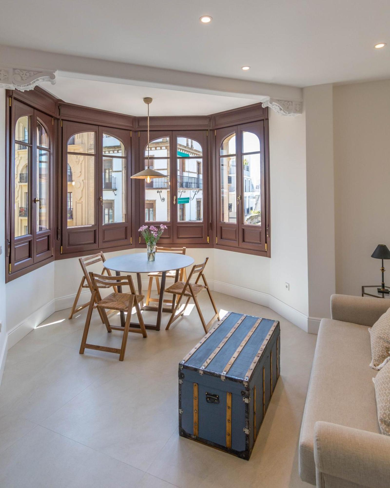 Betis Suites-La Campana Sevilla Buitenkant foto