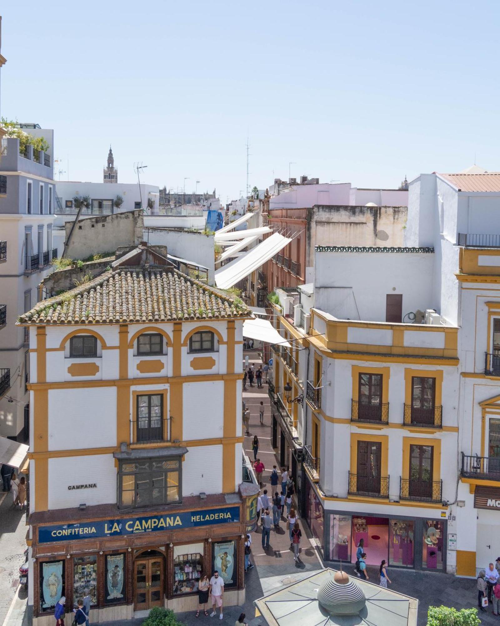 Betis Suites-La Campana Sevilla Buitenkant foto