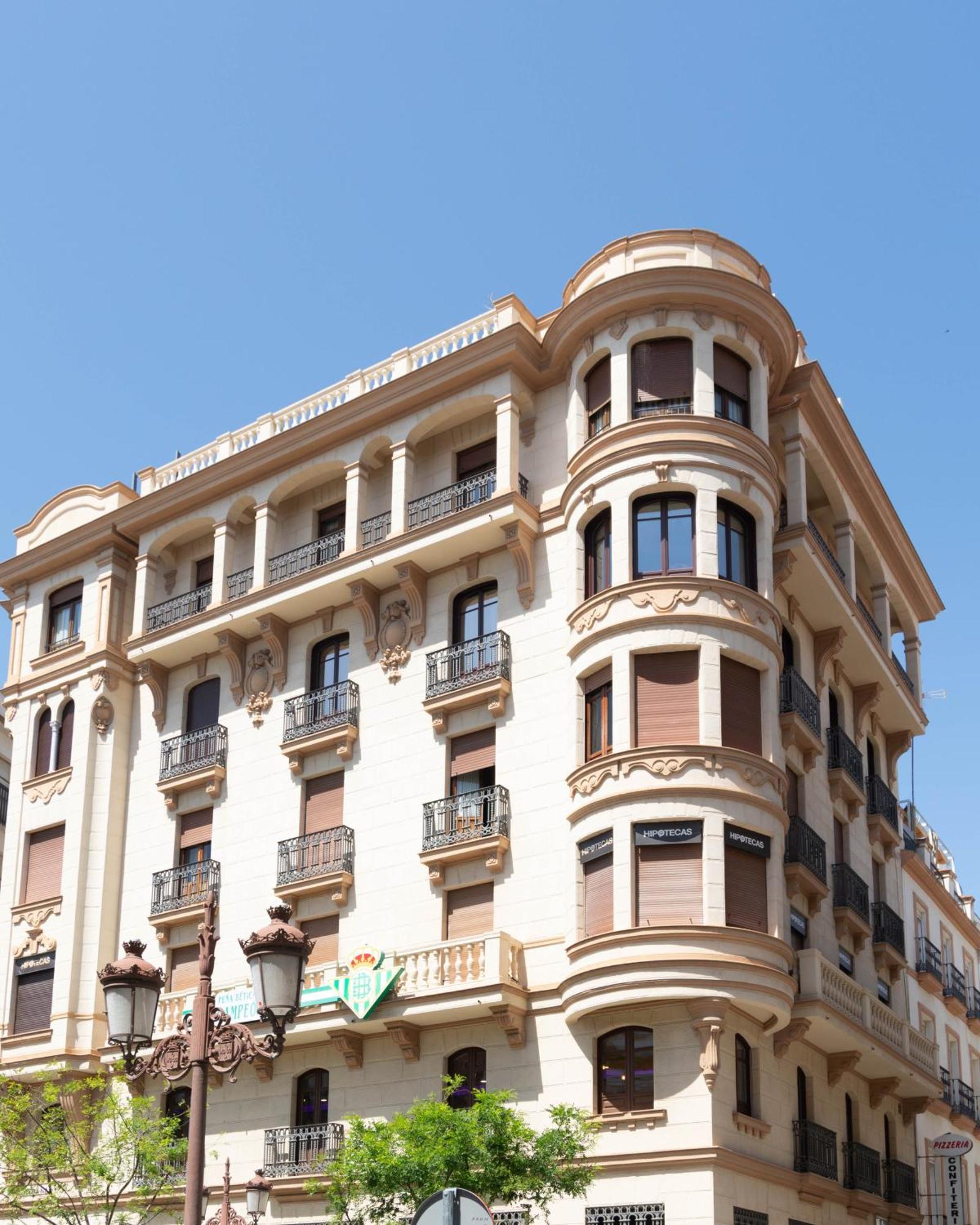 Betis Suites-La Campana Sevilla Buitenkant foto