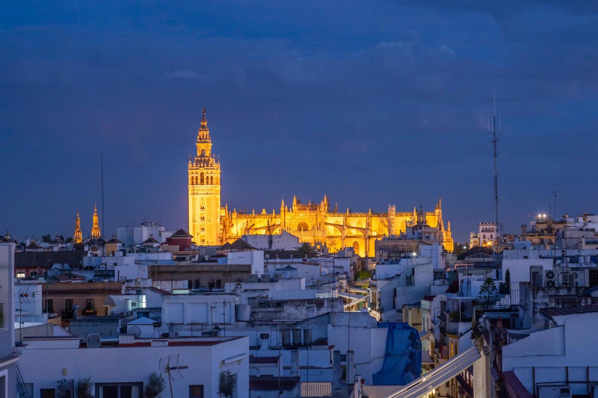 Betis Suites-La Campana Sevilla Buitenkant foto